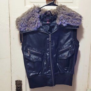 New look vintage sleeveless jacket w/ fake fur.. large